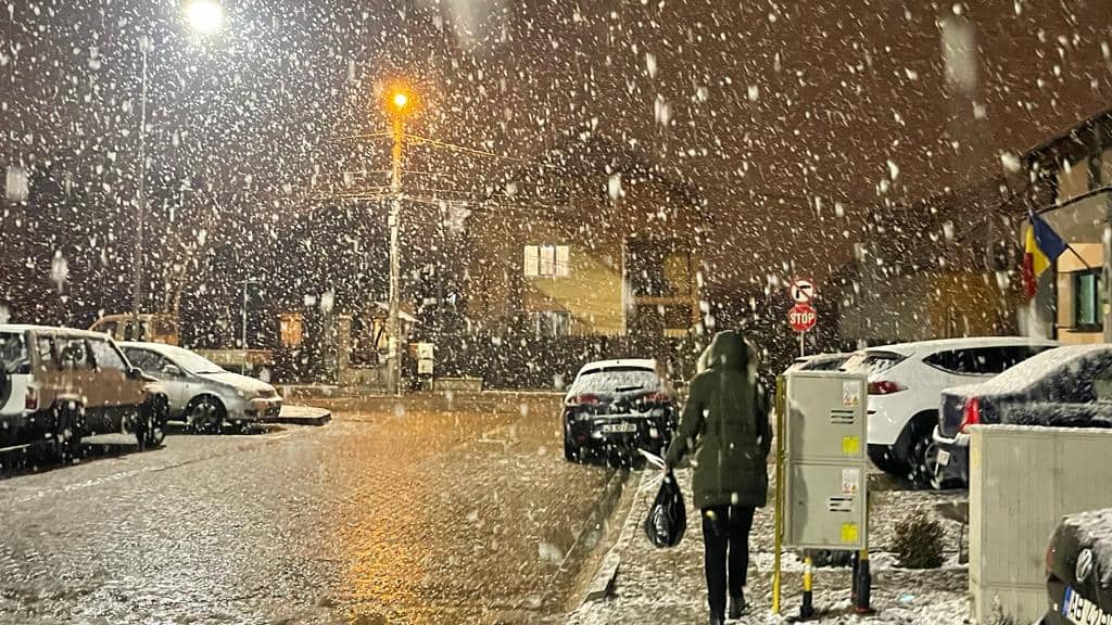 România se pregătește pentru un Revelion cu ger puternic și ninsori viscolite