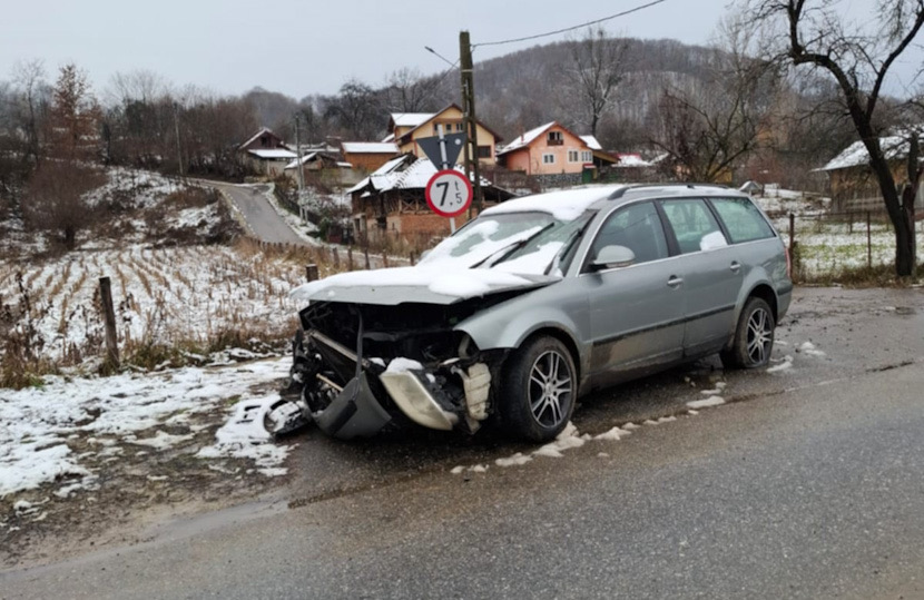 Bărbat fără permis, identificat după un accident rutier în Stroiești