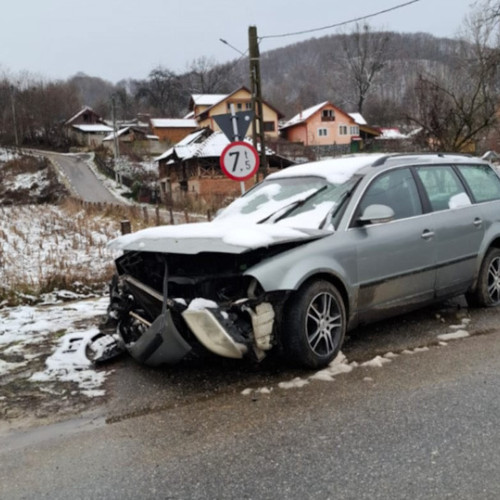Bărbat fără permis, identificat după un accident rutier în Stroiești