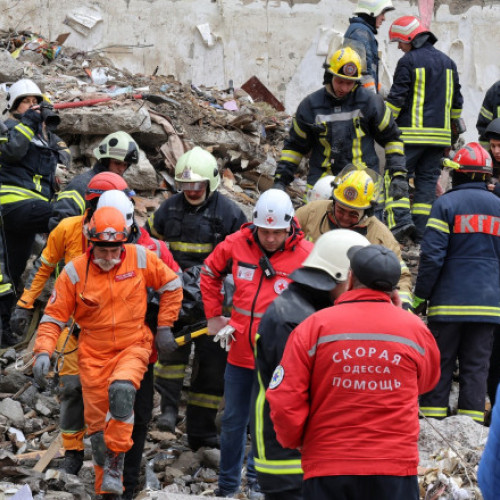 Numărul morților în urma atacului cu o dronă rusă în Odesa a ajuns la 10, printre ei un bebeluș și un copil, și crește în continuare.