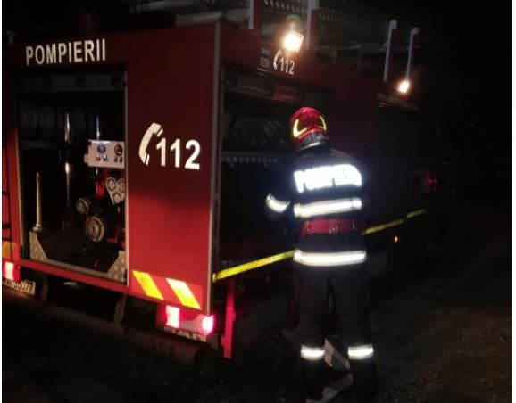 Incendiu puternic distruge o casă în satul Furcenii Vechi, fără victime