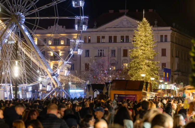 Cluj-Napoca păstrează atmosfera festivă cu târguri și lumini de sărbători