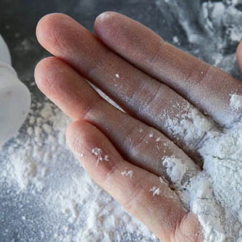 Autoritățile americane analizează riscurile asociate utilizării talcului în produse diverse