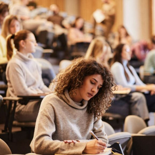 Profesor universitar propune concentrarea universităților pentru salarii mai mari și eficiență financiară