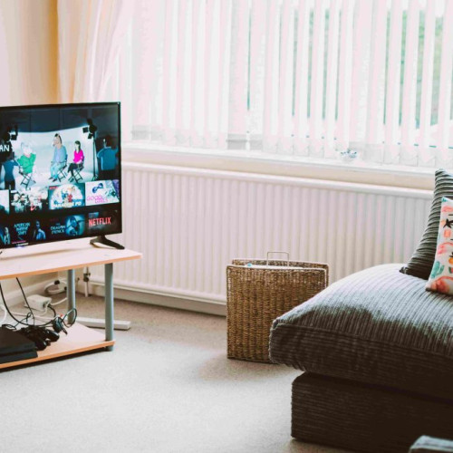 Jaluzelele moderne automatizate transformă controlul luminii și confortul locuinței