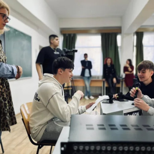 Teatrul George Ciprian dezvoltă creativitatea tinerilor prin ateliere la licee din Buzău