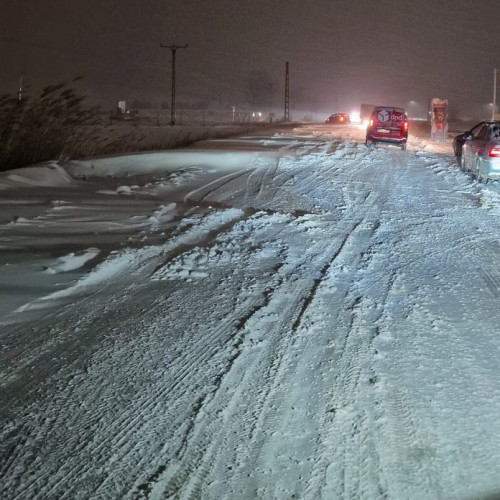 Fenomene meteorologice și condiții de trafic variate în mai multe județe din țară