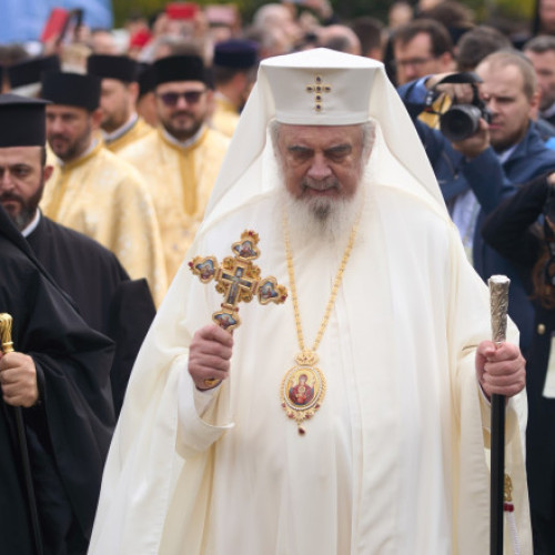Patriarhul Daniel oficiază slujba de Bobotează și distribuie 10.000 litri de Agheasmă Mare