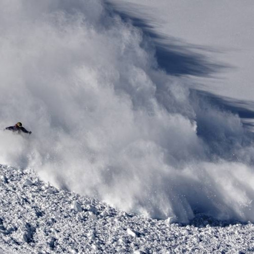 Salvamont Prahova avertizează asupra riscului major de avalanșe pe munte