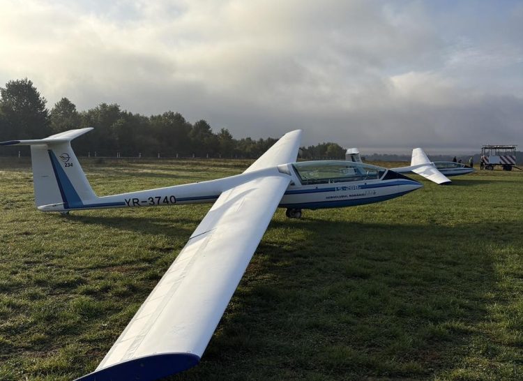 Aeroclubul organiza cursuri gratuite de zbor și parașutism pentru tinerii pasionați de aviație