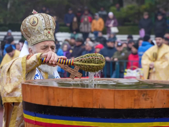 Patriarhul Daniel subliniază semnificațiile Botezului Domnului și rolul Agheasmei Mari