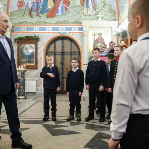 Putin participă la slujba de Crăciun și reafirmă rolul trupelor în apărarea Rusiei