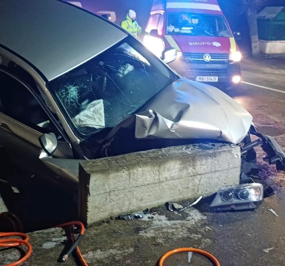 Patru tineri au fost răniți într-un accident grav la Buda, comuna Zvoriștea