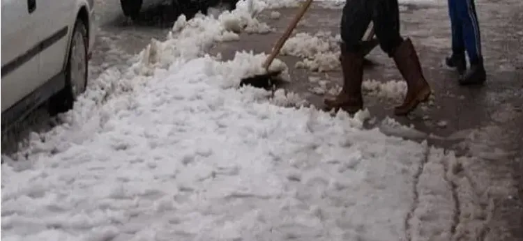 Primăria Cluj-Napoca cere curățarea zăpezii și gheții de pe trotuare și alei