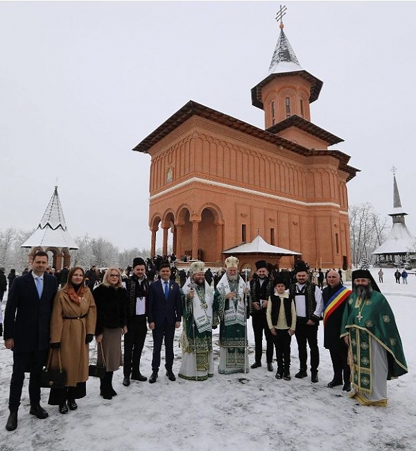 Adrian Cozma participă la Soborul Sfântului Ioan Botezătorul la Mănăstirea din Scărișoara Nouă