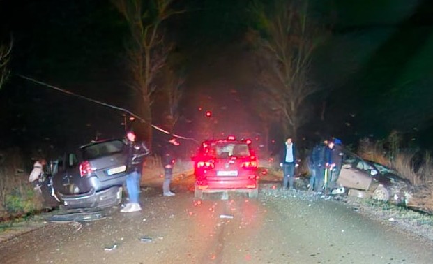 Doi tineri răniți în coliziunea de pe raza localității Câmpeni, transportați la spital