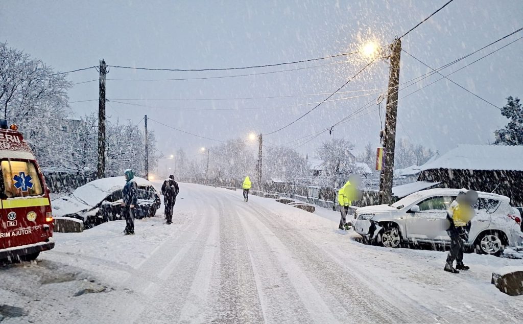 Două autoturisme s-au ciocnit în comuna Oarja, o persoană transportată la spital