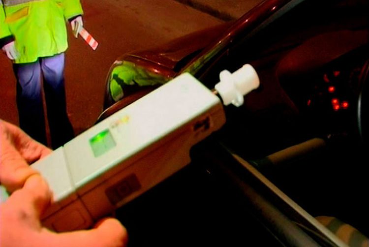 Poliția oprește un șofer băut pe D.J. 108E în Chelința