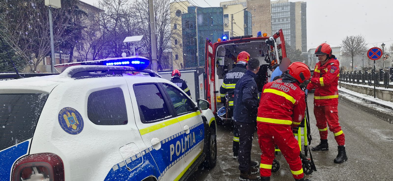 Bărbat rănit în urma unui incendiu izbucnit într-un apartament din Piatra Neamț