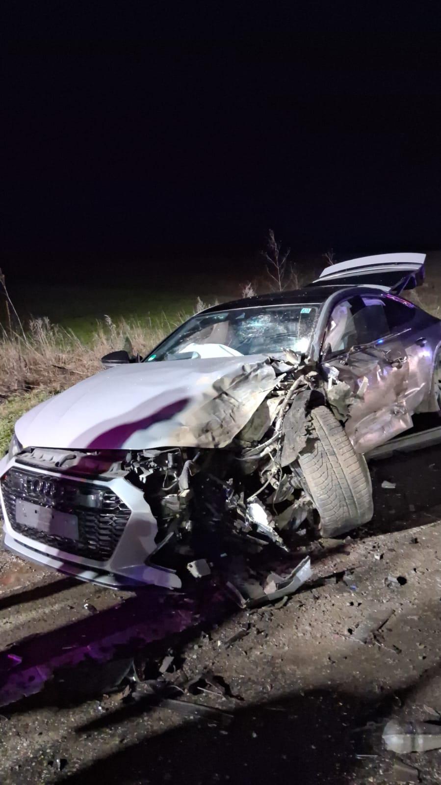 Pompierii au intervenit la un accident rutier cu trei victime în Sălcioara, comuna Banca