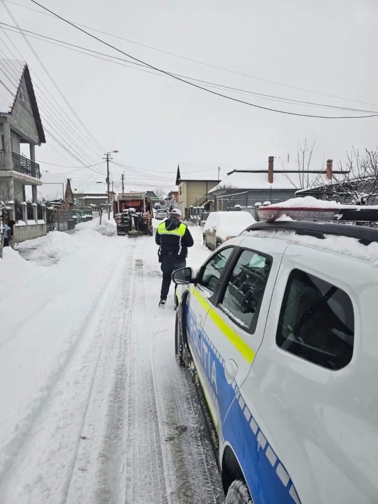 Polițiștii rutieri intensifică controalele pentru siguranța pe drumurile din județ în sezonul rece