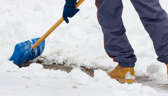 Baia Mare se divide după ninsorile abundente: voluntariat versus critici online