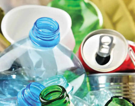 Parlamentarii propun ambalaje cu materiale reciclate pentru băuturile din România