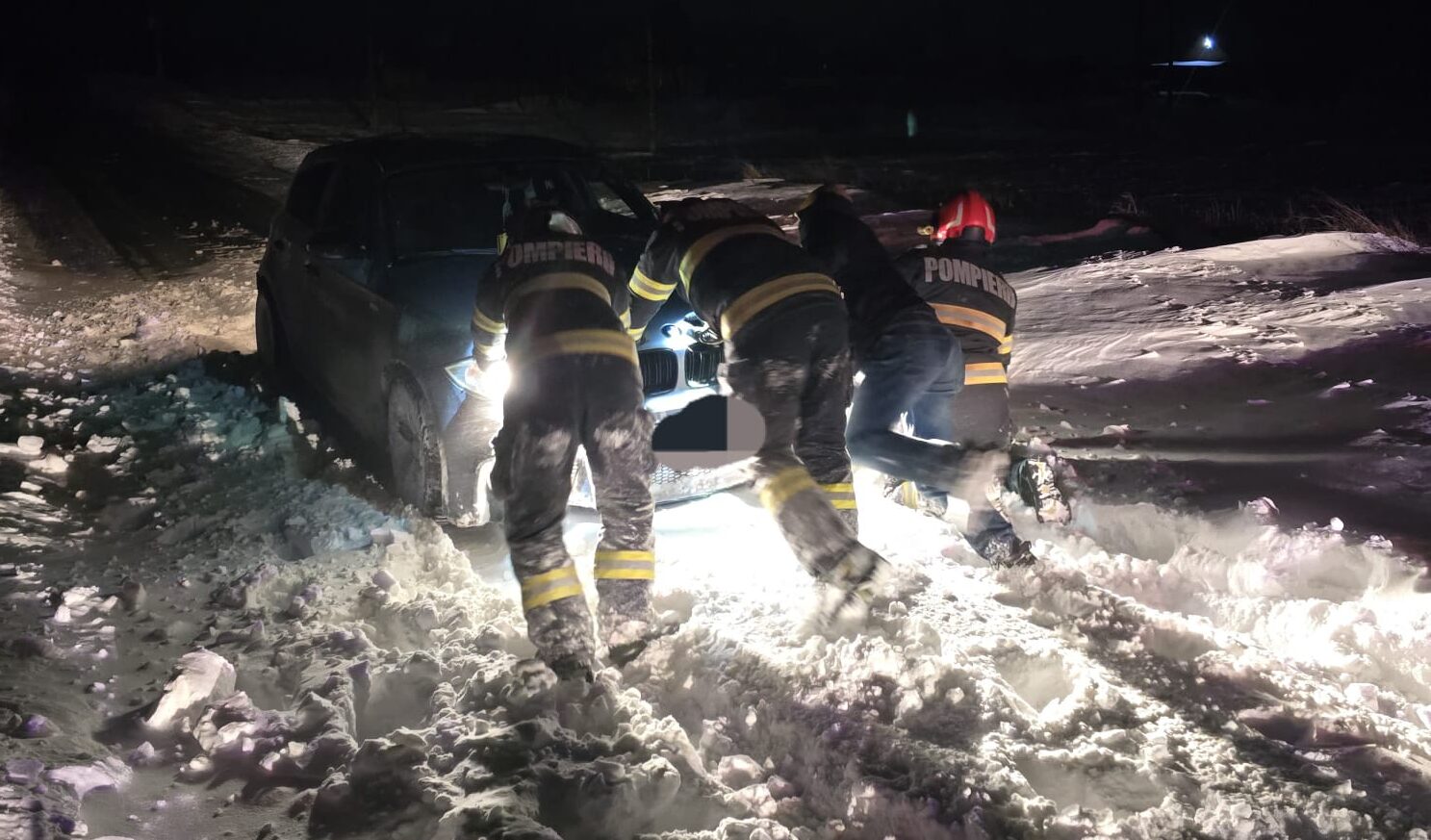 Circulația îngreunată și un drum închis în Botoșani din cauza zăpezii