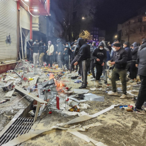 Protestele din Iran escaladează cu ciocniri violente și tăieri ale internetului