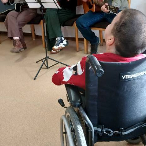 Guvernul lansează un serviciu social pentru sprijinirea autonomiei persoanelor cu dizabilități