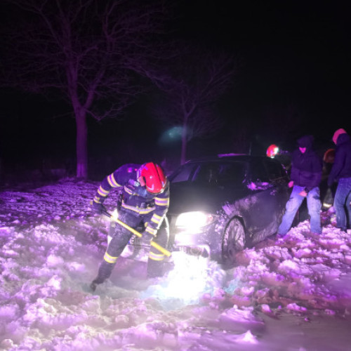 Pompierii intervin în toată țara pentru a ajuta victimele condițiilor meteo severe