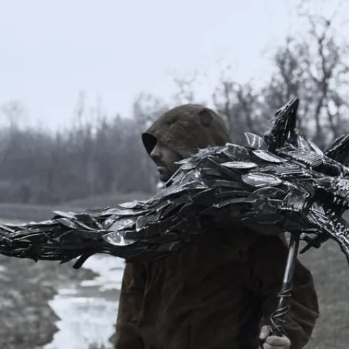 Răzvan Ghiță transformă metalul în simbolul lupului dacic, evocând curajul strămoșilor