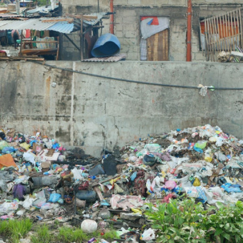 Surparea unui munte de gunoi în Filipine provoacă un mort și zeci de dispăruți