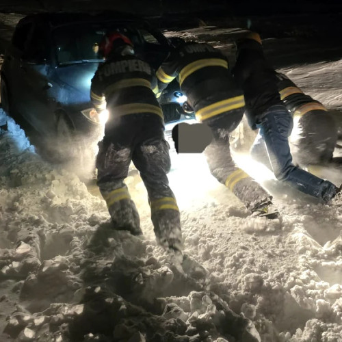 ISU Botoșani intervine operativ în timpul codului galben de ninsori și vânt