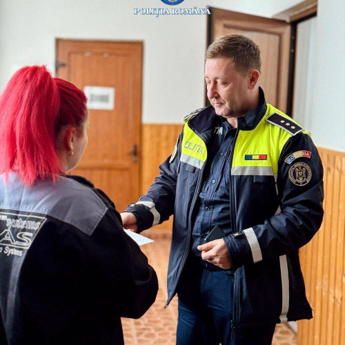 Polițiști și jandarmi din Dâmbovița asigură siguranța unităților școlare la începutul anului școlar