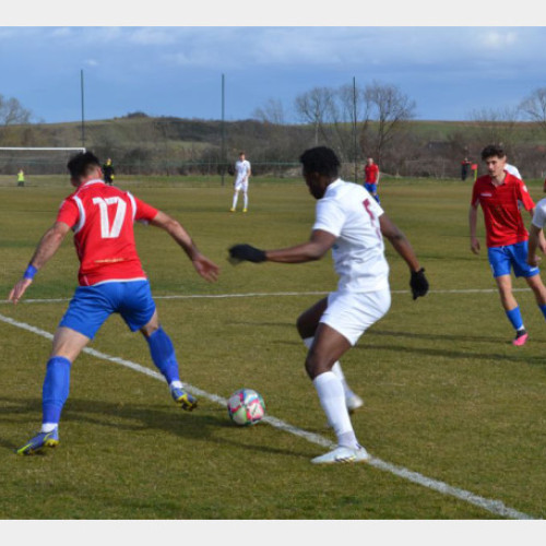 Lotus și Șoimii Lipova încheie amicalul cu un rezultat egal 0-0 în ultima verificare înainte de reluarea campionatului. Specialistele egalurilor exersează jocul defensiv.