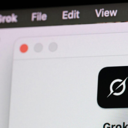 Elon Musk limitează accesul la generatorul de imagini Grok după valul de deepfake-uri sexuale