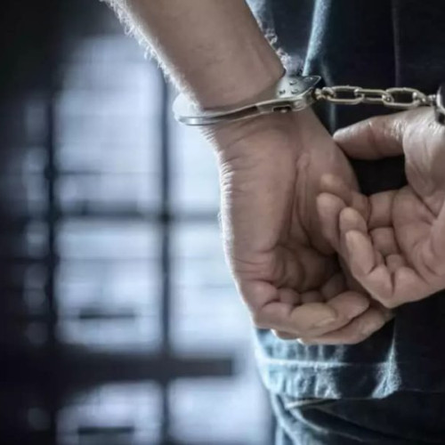 Poliția Română aduce în țară doi bărbați urmăriți internațional pentru infracțiuni