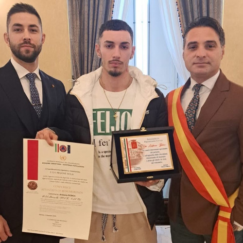 Un tânăr român din Caltanissetta a fost decorat pentru curajul de a salva un bătrân dintr-un incendiu