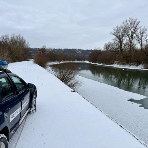 Polițiștii de frontieră din Darabani au salvat un cetățean ucrainean în stare critică după ce a traversat frontiera