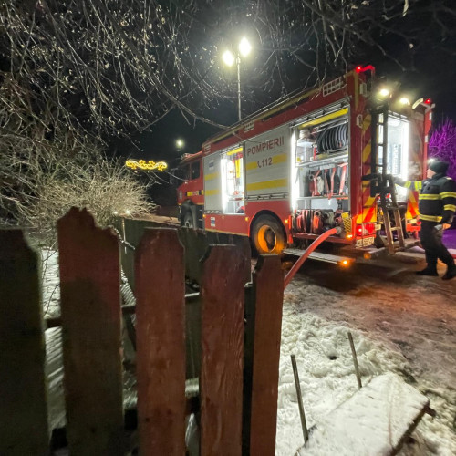 Incendiu puternic a distrus o casă și o anexă în localitatea Vorniceni