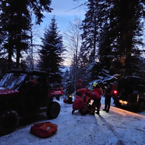 Salvatorii montani din Prahova au salvat un turist căzut cu ATV-ul în Munții Baiului