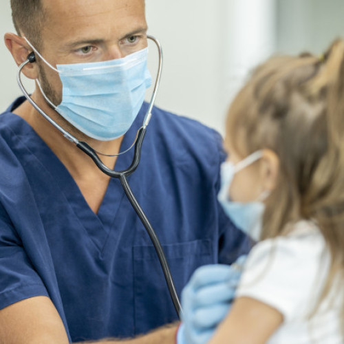 Creștere semnificativă a cazurilor de gripă și infecții respiratorii afectează spitalele din țară