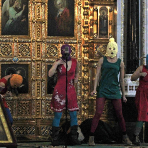 Tribunalul rus consideră Pussy Riot organizație extremistă, reprimând orice susținere a grupului
