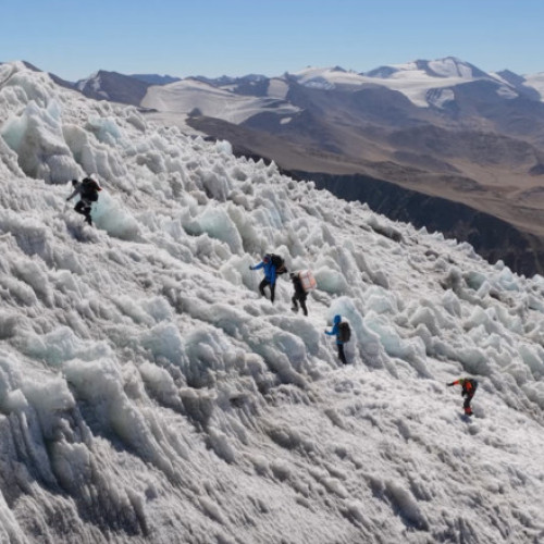 Un ghețar din Munții Pamir se extinde în ciuda încălzirii globale
