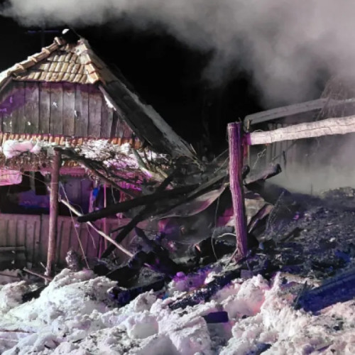 Pompierii au stins un incendiu la o casă din comuna Poșaga, Alba