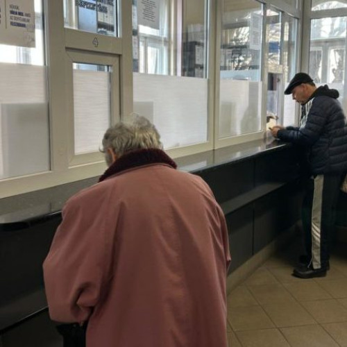 Primăriile din mai multe orașe încep să încaseze taxele majorate de luni