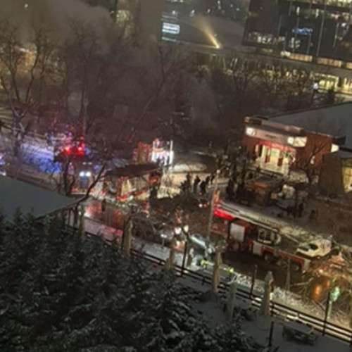 Un incendiu puternic afectează o patiserie din zona metroului Pipera din București