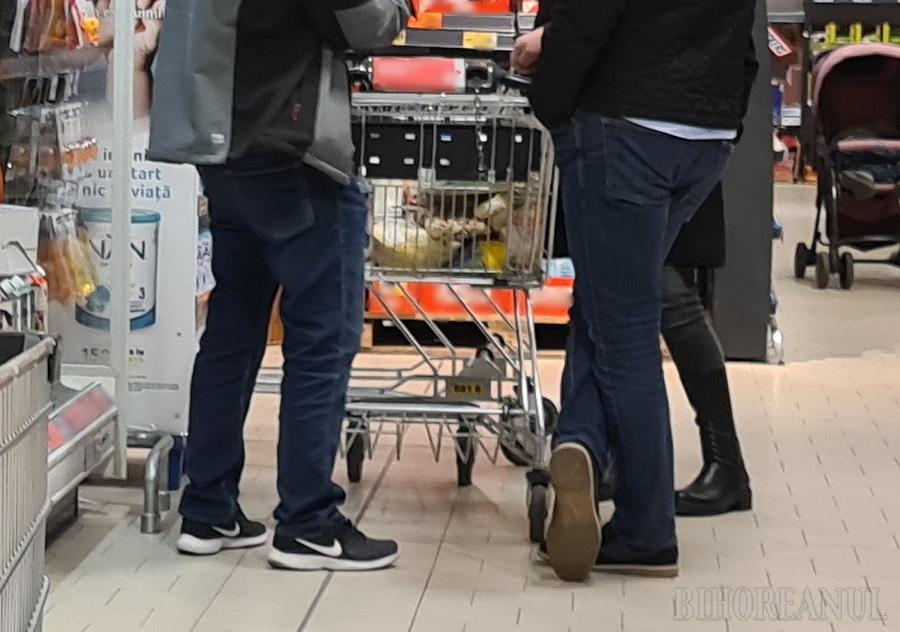 Poliția din Rovinari reține doi tineri după un furt dintr-un supermarket non-stop