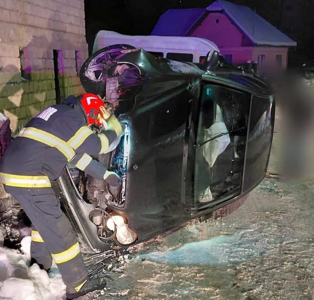 Două persoane au fost rănite într-un accident rutier la Bădeni